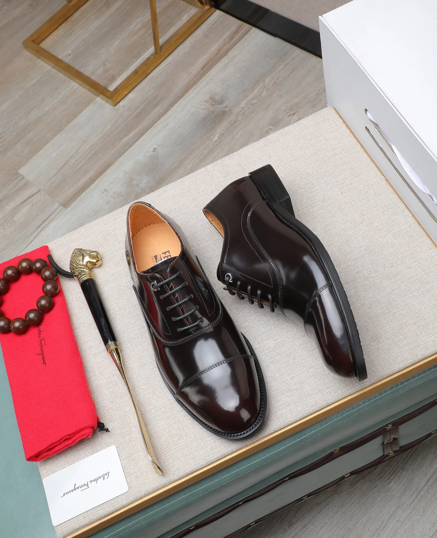 Men's shoes 💰540📛📛 (water-dyed cow lining) Salvatore Ferragamo high-end (Salvatore Ferragamo) is the world's top luxury footwear brand, coming from the fashion kingdom of Italy. It is famous all over the world for its traditional handmade design and novel styles... 🚶🏻🚶🏻New suit shoes are available simultaneously at the counter. This model is made of pure handmade imported Italian calfskin ➕soft water-dyed cowhide lining Original authentic outsole🌀🌀Size: 38➖44 (45 46 customized)